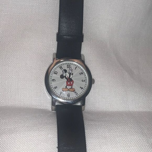 Disney Mickey Leather Movement Watch Japan - Picture 5 of 15
